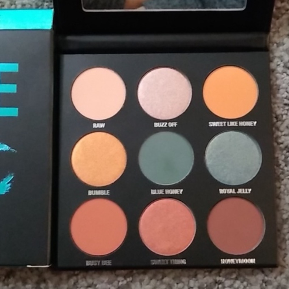 BNIB Kylie Cosmetics BLUE HONEY palette